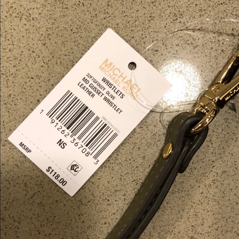 Michael Kors Medium Gusset Wristlet - Picture 3 of 5